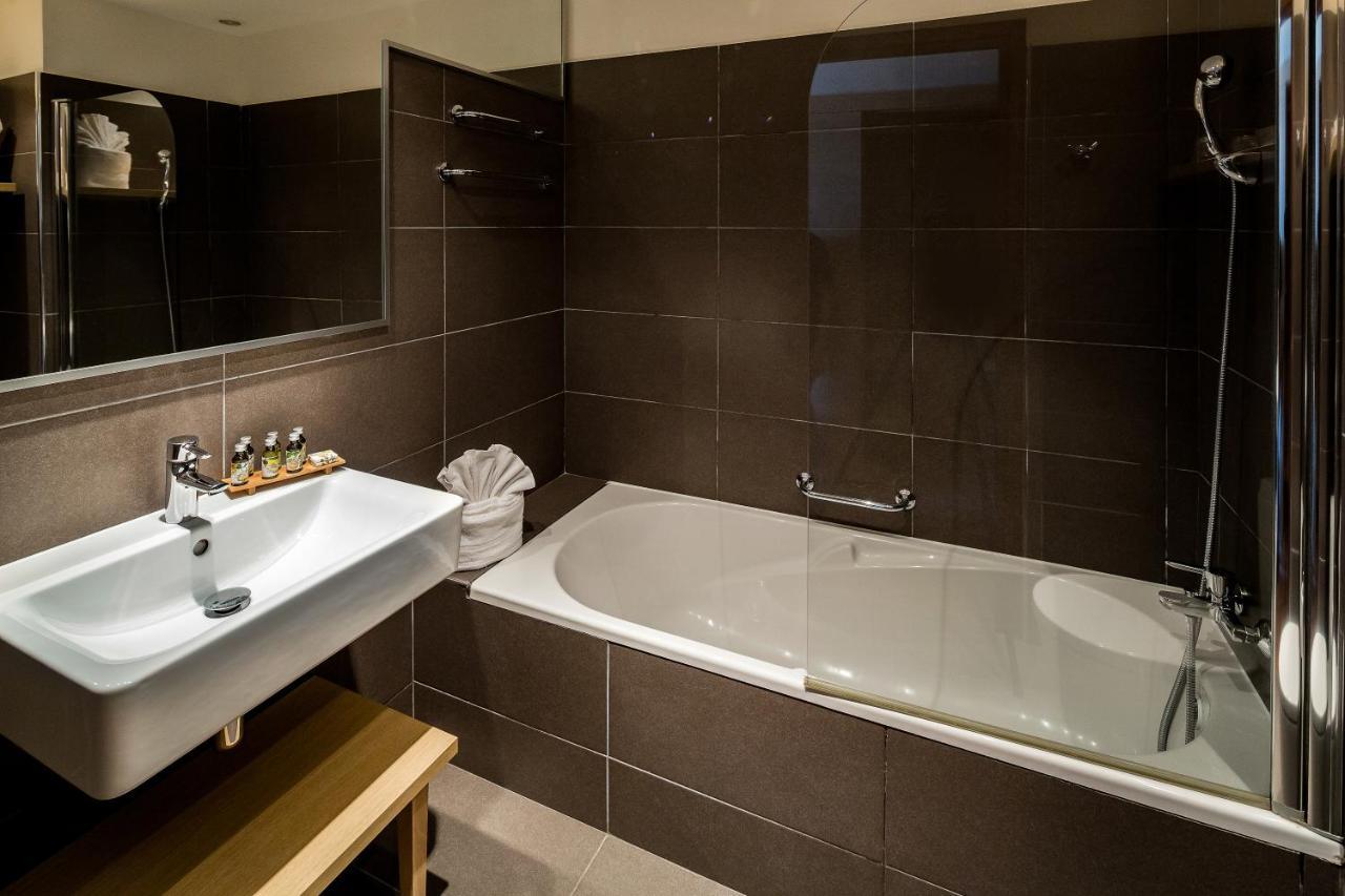 Hotel Helios & Spa - Ile Des Embiez ซิ-ฟูร์-เล-ปลาจ ภายนอก รูปภาพ
