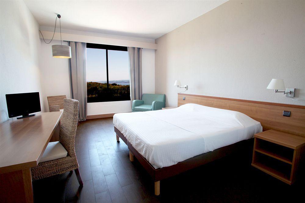 Hotel Helios & Spa - Ile Des Embiez ซิ-ฟูร์-เล-ปลาจ ภายนอก รูปภาพ